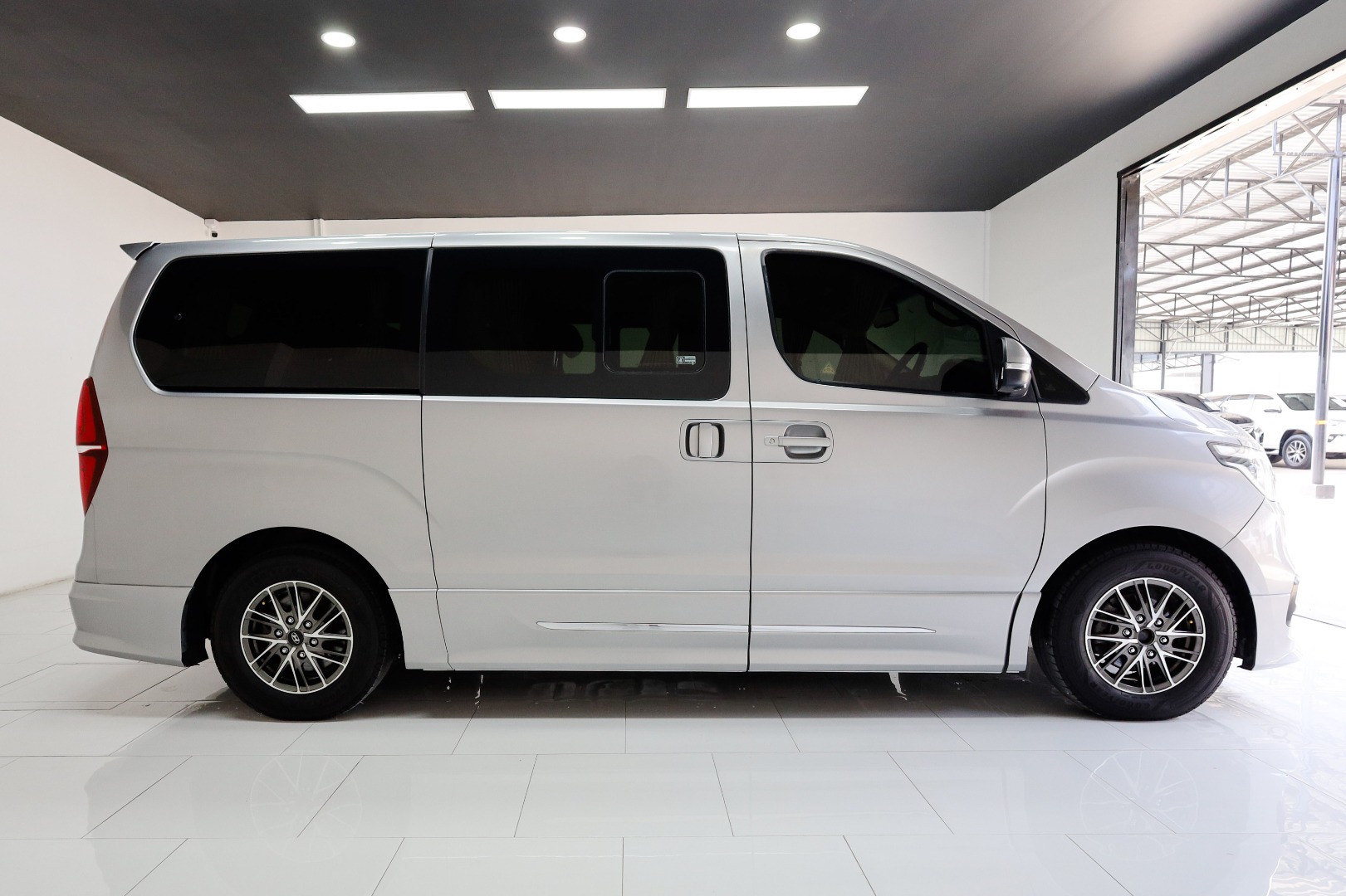 HYUNDAI H1 2.5 DELUXE (11ที่นั่ง) (A2416)